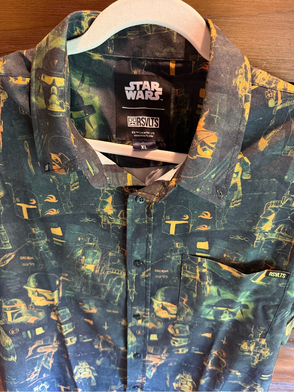 Star Wars Short Sleeve Button-Up Shirt - Mandalorian print - Picture 2 of 4